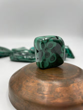 Load image into Gallery viewer, Malachite Polished Bubble - K
